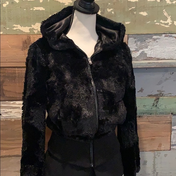 Hooded faux fur bomber jacket by: Ambiance - Picture 4 of 16
